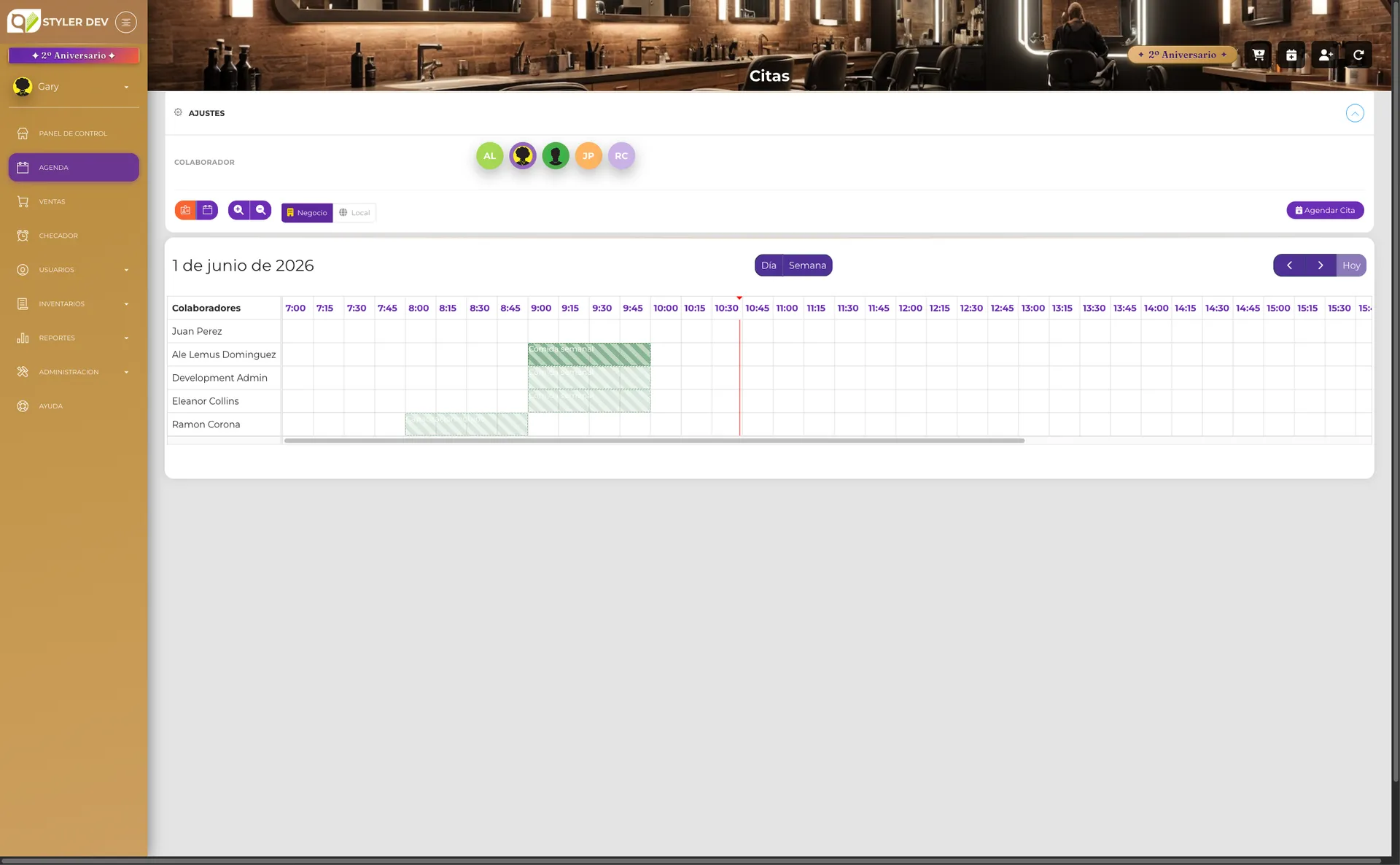 Agenda mostrando reglas semanales y bloqueos puntuales en columnas por colaborador